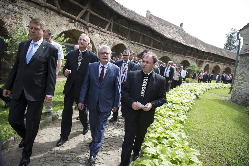 Bundespräsident Joachim Gauck beim Besuch der Kirchenburg Heltau anlässlich der Reise nach Rumänien 