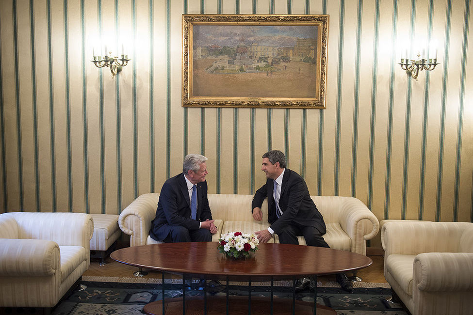 Bundespräsident Joachim Gauck beim Gespräch mit dem Präsidenten der Republik Bulgarien, Rosen Plevneliev, im Grünen Salon des Präsidialamtes in Sofia anlässlich der Reise nach Bulgarien 