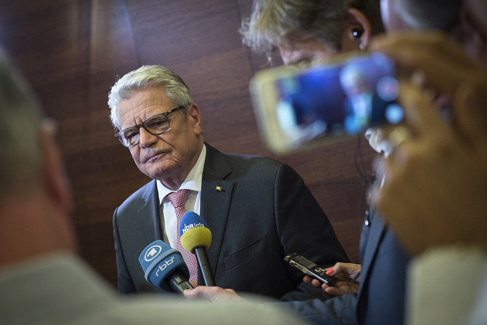 Bundespräsident Joachim Gauck gibt ein Pressestatement zum Ausgang des EU-Referendums in Großbritannien während des Staatsbesuchs in der Republik Bulgarien