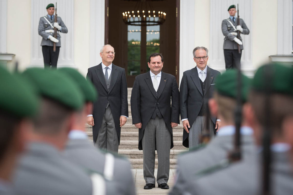 Kleines militärisches Zeremoniell für den Botschafter der Republik Ecuador, Diego Fernando Morejón Pazmiño, anlässlich der Akkreditierung von Botschaftern