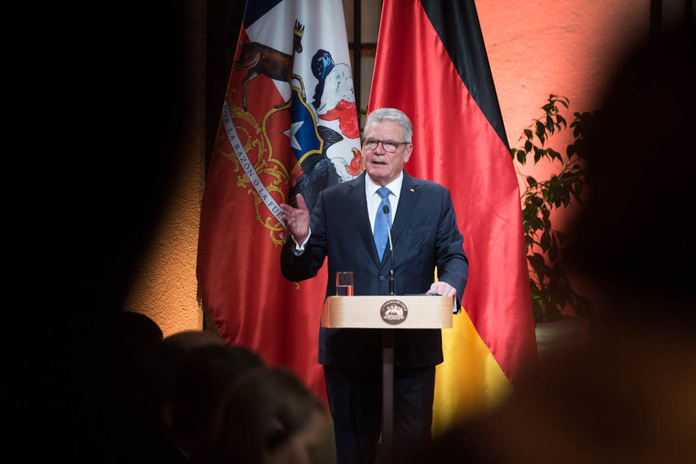 Bundespräsident Joachim Gauck begegnet gemeinsam mit der chilenischen Präsidentin der Presse anlässlich des Staatsbesuchs in der Republik Chile