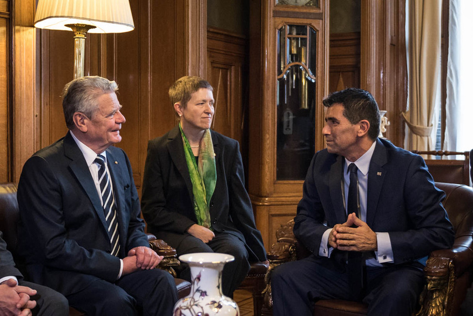 Bundespräsident Joachim Gauck beim Austausch mit dem Vizepräsidenten und Präsidenten des Senats, Raúl Sendic, anlässlich des Staatsbesuchs in der Republik Östlich des Uruguay