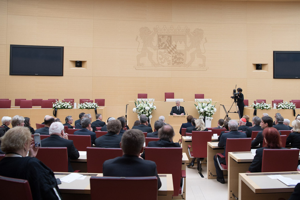 Bundespräsident Joachim Gauck hält eine Rede beim Trauerakt zum Gedenken an die Opfer des Amoklaufs von München im Bayerischen Landtag