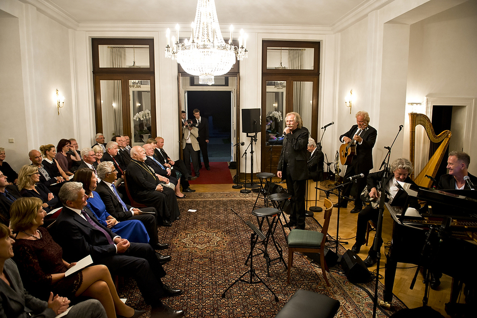 Auftritt der Band Die Höhner anlässlich der musikalischen Veranstaltung "Heimat? Melodien, Orte, Emotionen" in der Villa Hammerschmidt in Bonn 