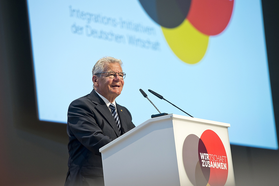 Bundespräsident Joachim Gauck hält ein Grußwort im Festsaal anlässlich seines Besuchs bei ThyssenKrupp zur Würdigung der Initiative 'Wir zusammen' in Essen