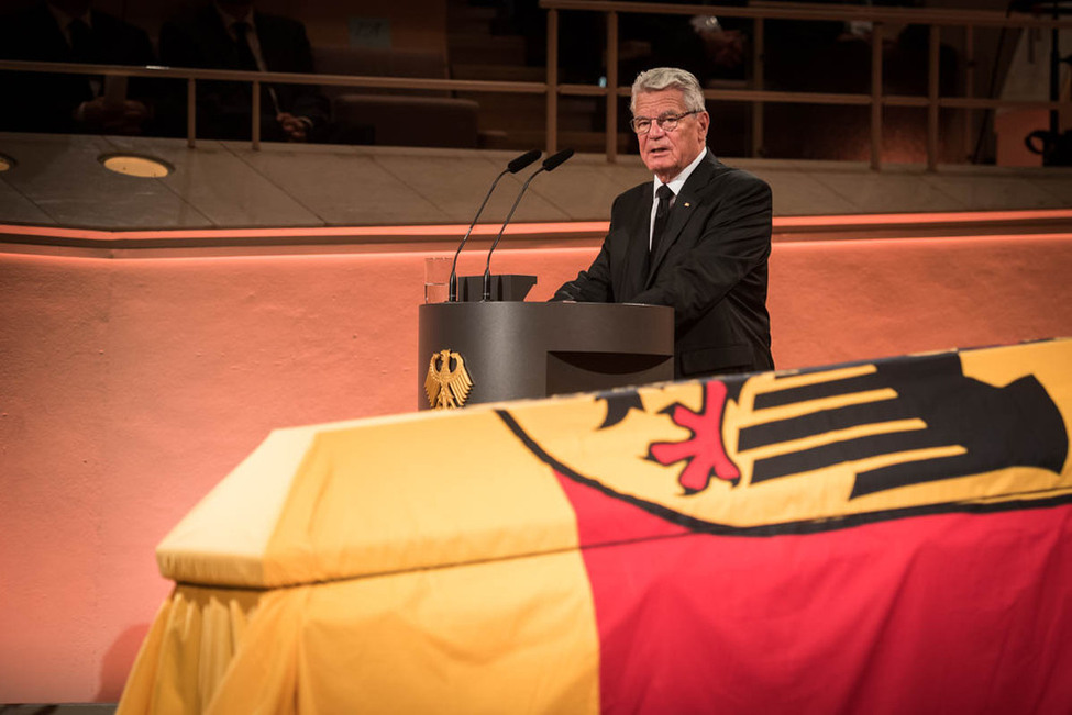 Bundespräsident Joachim Gauck hält eine Ansprache beim Trauerstaatsakt für Bundespräsident a. D. Walter Scheel im Kammermusiksaal der Berliner Philharmonie