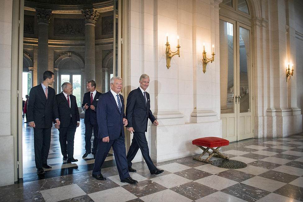 Bundespräsident Joachim Gauck bei dem Zusammentreffen vor dem Abendessen gegeben vom König der Belgier im Schloss Laken anlässlich des Treffens der deutschsprachigen Staatsoberhäupter in Brüssel