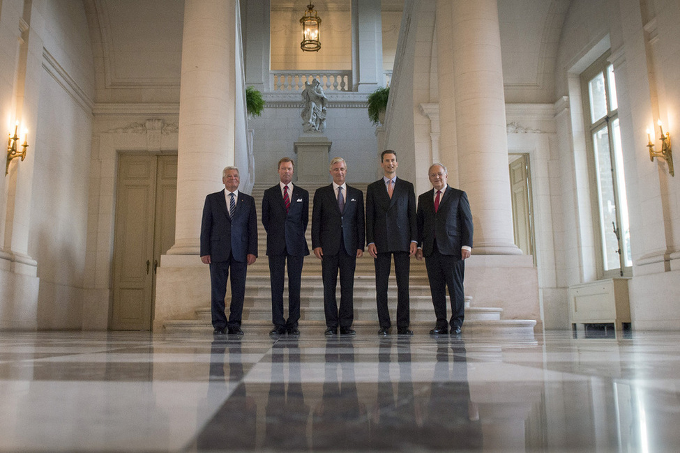 Bundespräsident Joachim Gauck bei dem Zusammentreffen vor dem Abendessen gegeben vom König der Belgier im Schloss Laken anlässlich des Treffens der deutschsprachigen Staatsoberhäupter in Brüssel