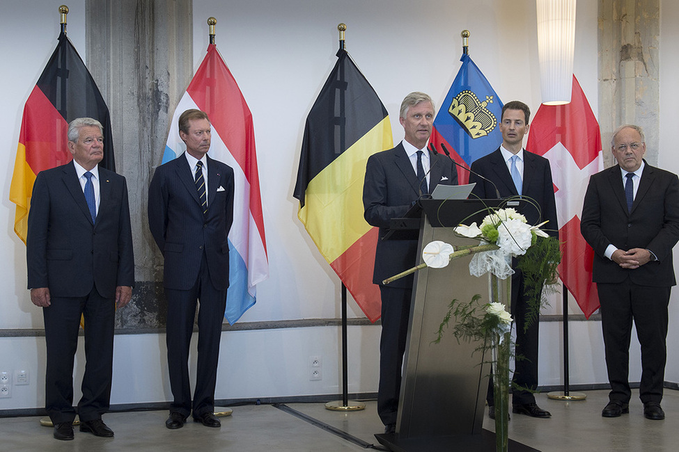 Bundespräsident Joachim Gauck bei dem Pressestatement gegeben durch den König der Belgier anlässlich des Treffens der deutschsprachigen Staatsoberhäupter im Kloster Heidberg in Eupen in Belgien