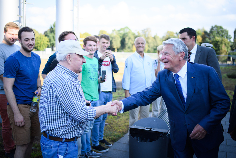 Bundespräsident Joachim Gauck bei der Begegnung mit Bürgerinnen und Bürgern anlässlich seines Besuchs in Ostwestfalen-Lippe unter dem Motto 'Verantwortung vor Ort – Engagement in den Kommunen'