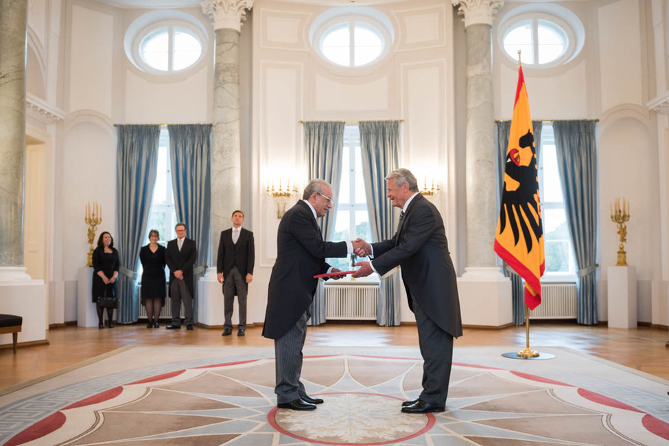 Bundespräsident Joachim Gauck empfängt das Beglaubigungsschreibens von Yahia Mohammed Abdullah Al-Shaibi aus der Republik Jemen im Langhanssaal anlässlich der Akkreditierung von Botschaftern