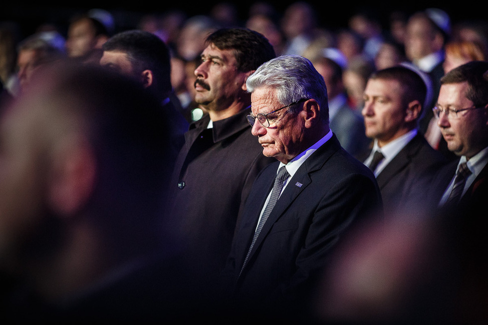 Bundespräsident Joachim Gauck bei einer Schweigeminute im Pavillon für die Staatsoberhäupter anlässlich der Gedenkveranstaltungen zum 75. Jahrestag der Massenhinrichtungen von Babyn Jar in Kiew