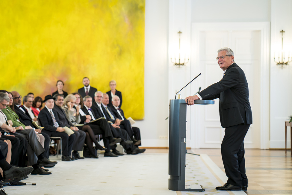 Bundespräsident Joachim Gauck hält eine Rede anlässlich der Ordensverleihung zum Tag der Deutschen Einheit im Großen Saal von Schloss Bellevue 