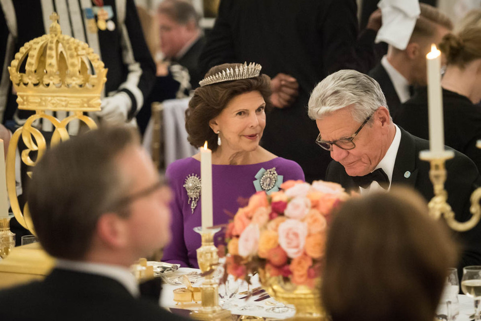 Bundespräsident Joachim Gauck und Königin Silvia von Schweden beim Bankett im Weißen Saal von Schloss Charlottenburg anlässlich des Banketts, gegeben von König Carl XVI. Gustaf und Königin Silvia von Schweden