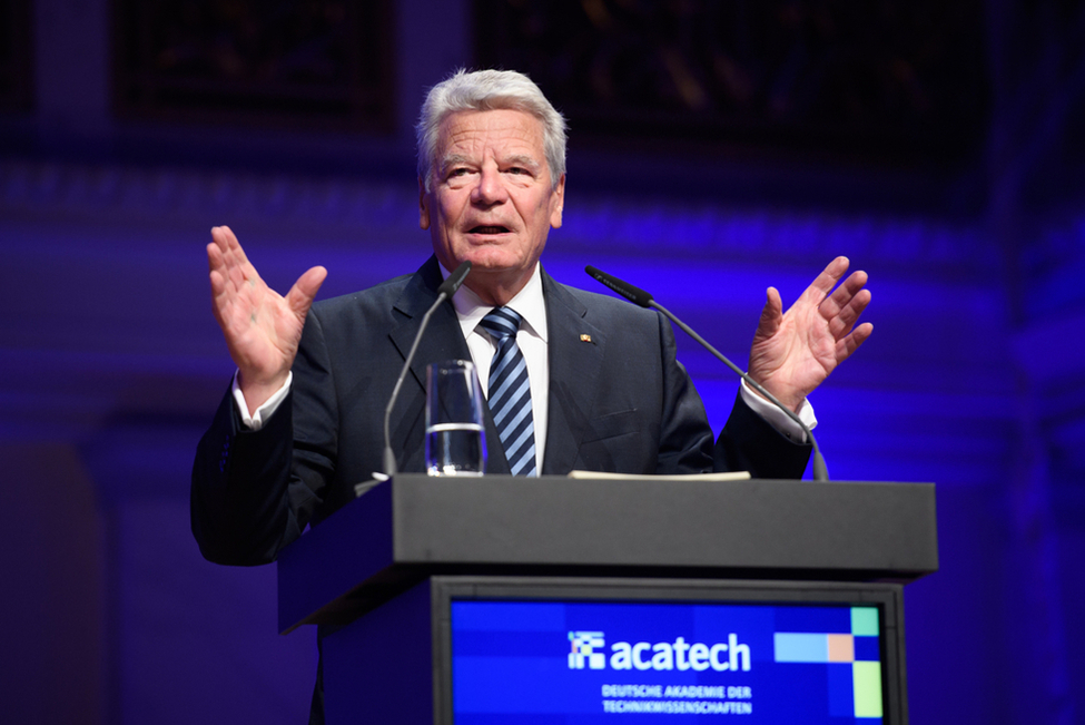 Bundespräsident Joachim Gauck hält eine Rede bei der Festveranstaltung 'Mensch und Maschine – in bester Gesellschaft?' der Deutschen Akademie der Technikwissenschaften acatech im Konzerthaus am Gendarmenmarkt in Berlin