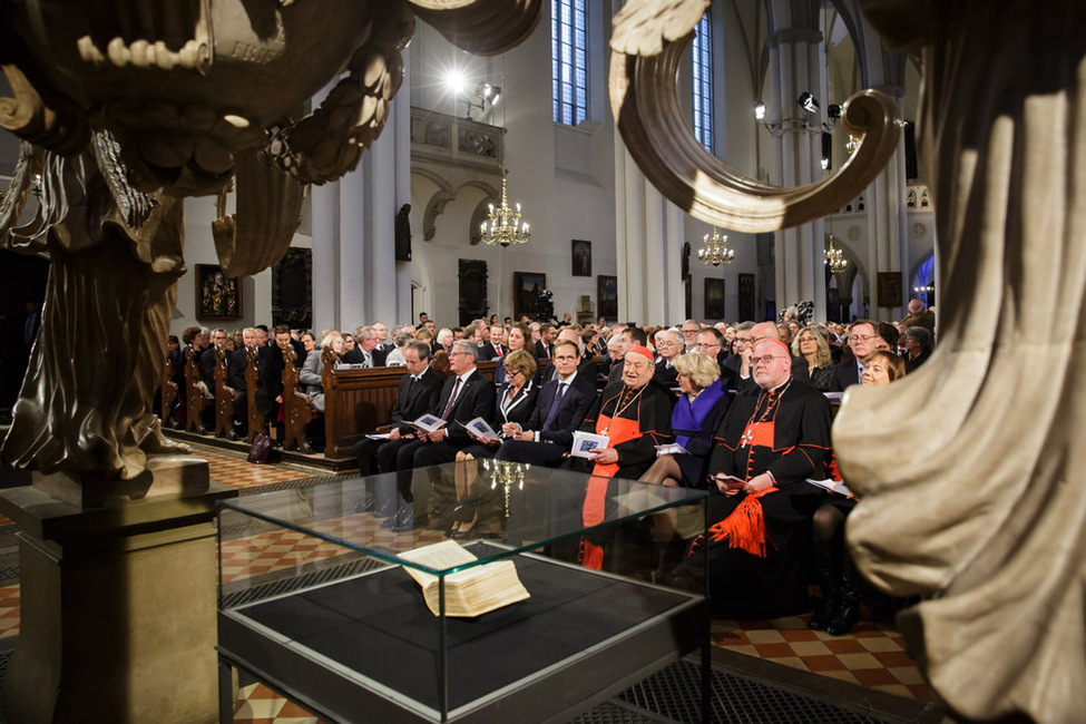 Bundespräsident Joachim Gauck nimmt gemeinsam mit Daniela Schadt am Gottesdienst zur Eröffnung des Reformationsjubiläums 2017 in der St. Marienkirche in Berlin teil 