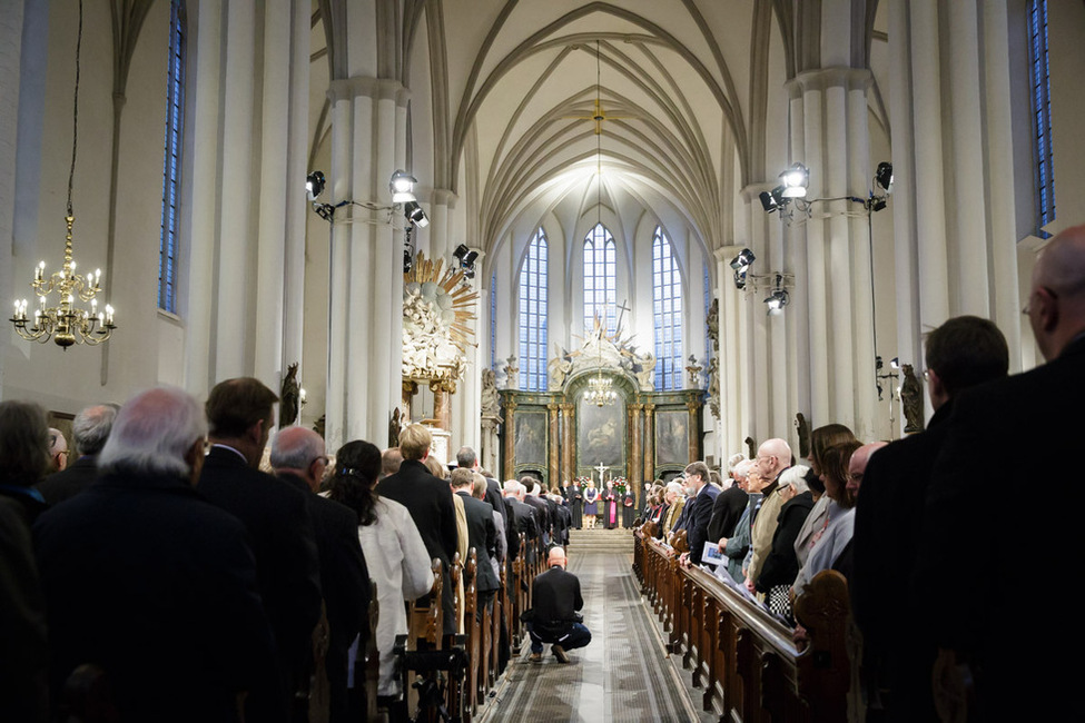 Gemeinsames Gebet während des Gottesdienstes zur Eröffnung des Reformationsjubiläums 2017 in der St. Marienkirche in Berlin teil 