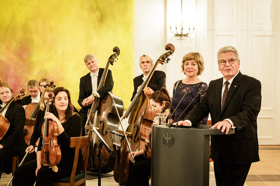 Bundespräsident Joachim Gauck hält eine Rede anlässlich des Wandelkonzerts des Deutschen Symphonie-Orchesters im Großen Saal von Schloss Bellevue 