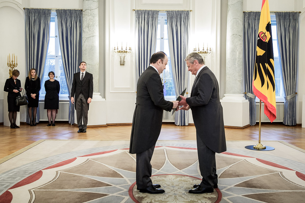 Bundespräsident Joachim Gauck empfängt das Beglaubigungsschreiben von Mario Vilalva aus der Föderativen Republik Brasilien im Langhanssaal anlässlich der Akkreditierung von Botschaftern