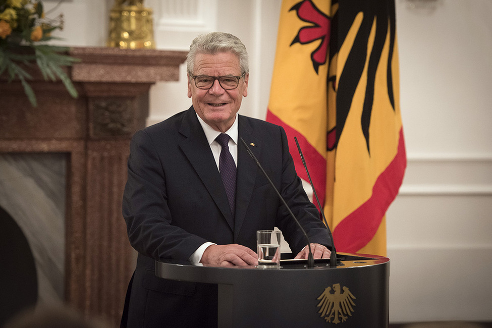 Bundespräsident Joachim gauck hält eine Rede anlässlich des Richterwechsels am Bundesverfassungsgericht im Langhanssaal in Schloss Bellevue