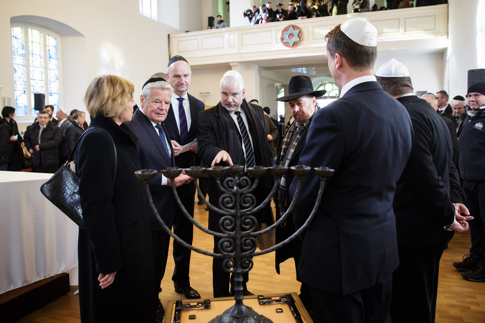 Bundespräsident Joachim Gauck besucht die neue Synagoge zur Erinnerung an die Pogromnacht vom 9. November 1938