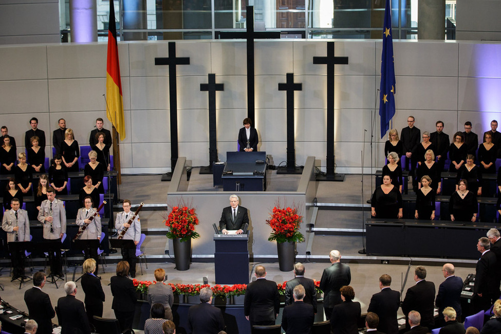 Bundespräsident Joachim Gauck hält eine Rede im Bundestag bei der Gedenkstunde anlässlich des Volkstrauertags