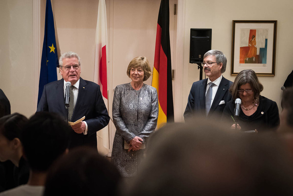 Bundespräsident Joachim Gauck hält eine Ansprache beim Empfang in der Residenz des Botschafters der Bundesrepublik Deutschland in Japan anlässlich des offiziellen Besuchs in Japan