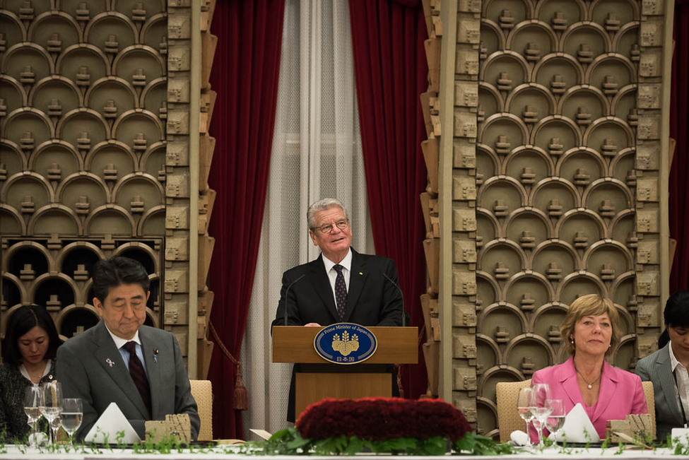 Bundespräsident Joachim Gauck hält eine Rede beim Abendessen, gegeben vom Ministerpräsidenten Shinzo Abe, anlässlich des offiziellen Besuchs in Japan