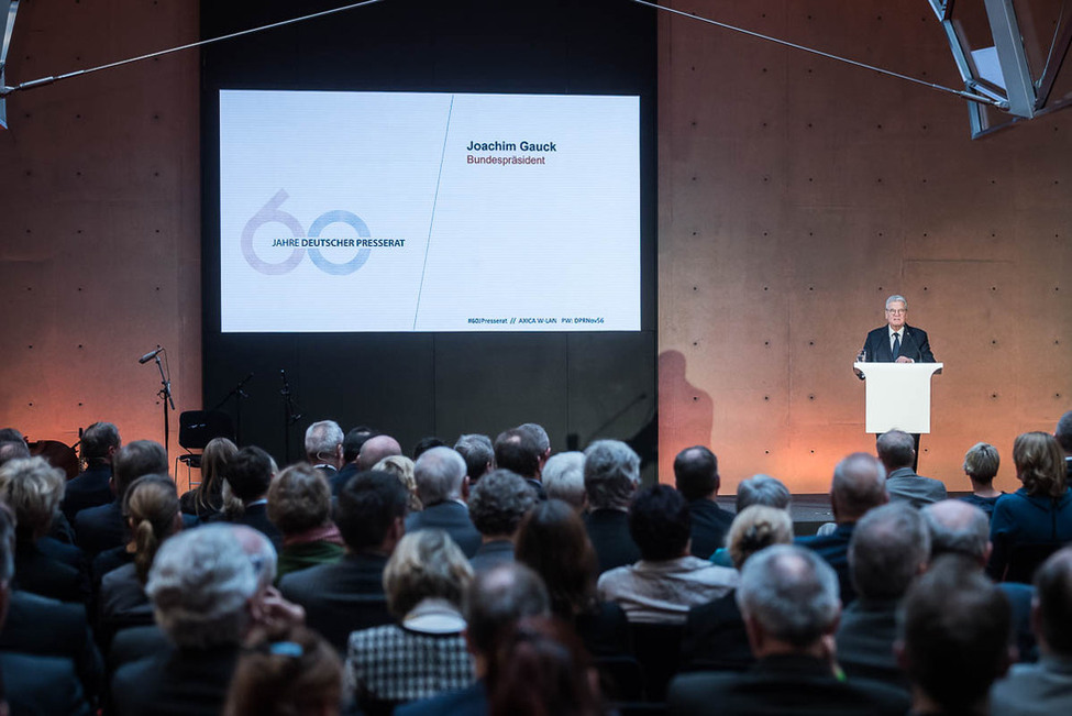 Bundespräsident Joachim Gauck hält eine Ansprache anlässlich des Festakts 60 Jahre Deutscher Presserat im Axica Kongress- und Tagungszentrum