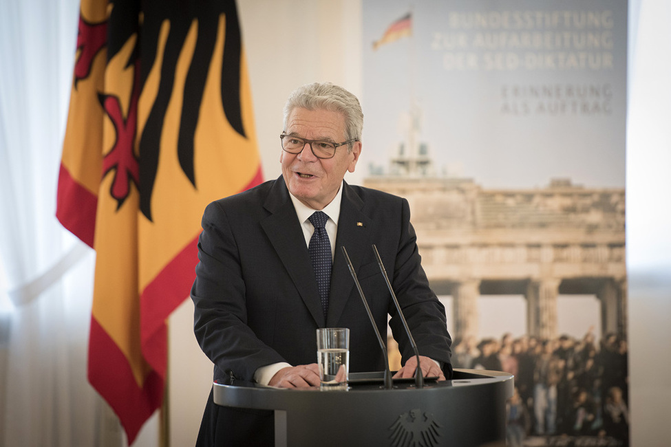 Bundespräsident Joachim Gauck eröffnet die Podiumsdiskussion 'Vereint und doch getrennt? Die Einheit Europas und das Erbe der Geschichte' mit einer Rede im Großen Saal von Schloss Bellevue
