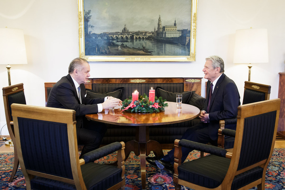 Bundespräsident Joachim Gauck führt ein Gespräch mit dem Präsidenten der Slowakischen Republik, Andrej Kiska, im Amtszimmer anlässlich des Besuchs in Schloss Bellevue