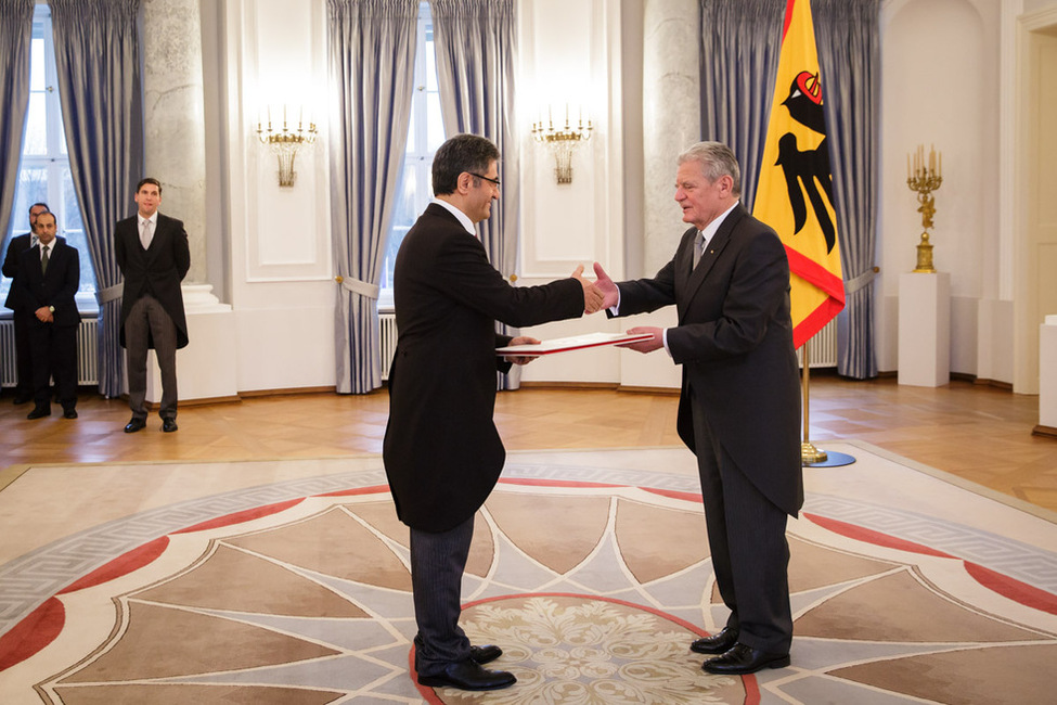 Bundespräsident Joachim Gauck empfängt das Beglaubigungsschreiben von Ali Kemal Aydın aus der Republik Türkei im Langhanssaal anlässlich der Akkreditierung von Botschaftern