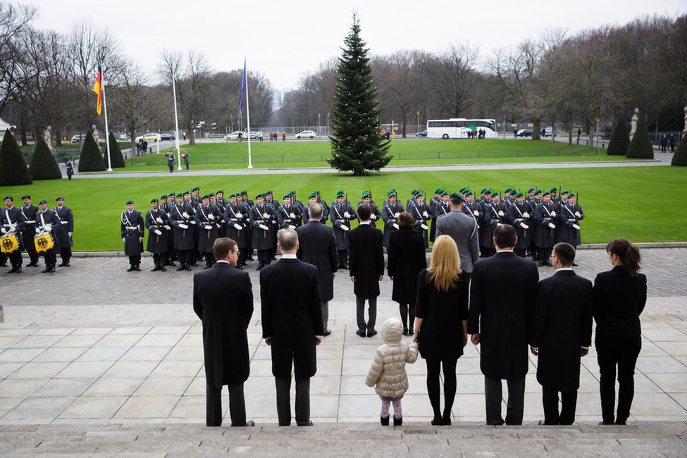 Kleines militärisches Zeremoniell für den Botschafter der Republik Belarus, Denis Sidorenko, im Ehrenhof anlässlich der Akkreditierung von Botschaftern