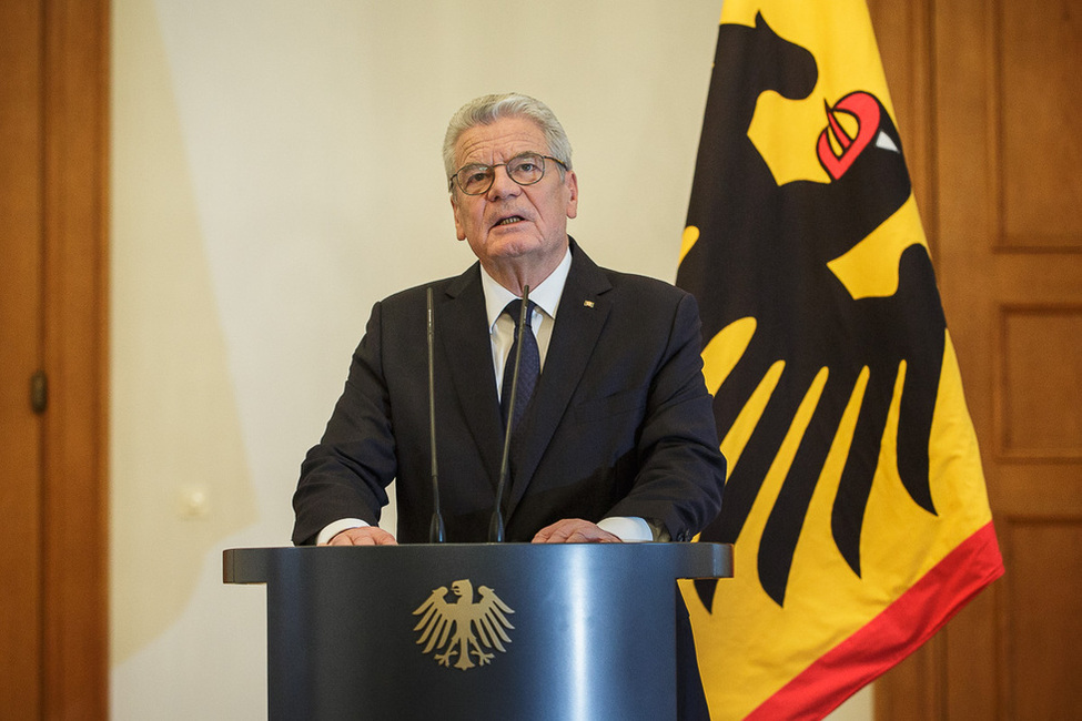 Bundespräsident Joachim Gauck gibt ein Pressestatement zu den Geschehnissen auf dem Berliner Weihnachtsmarkt in der Galerie in Schloss Bellevue 