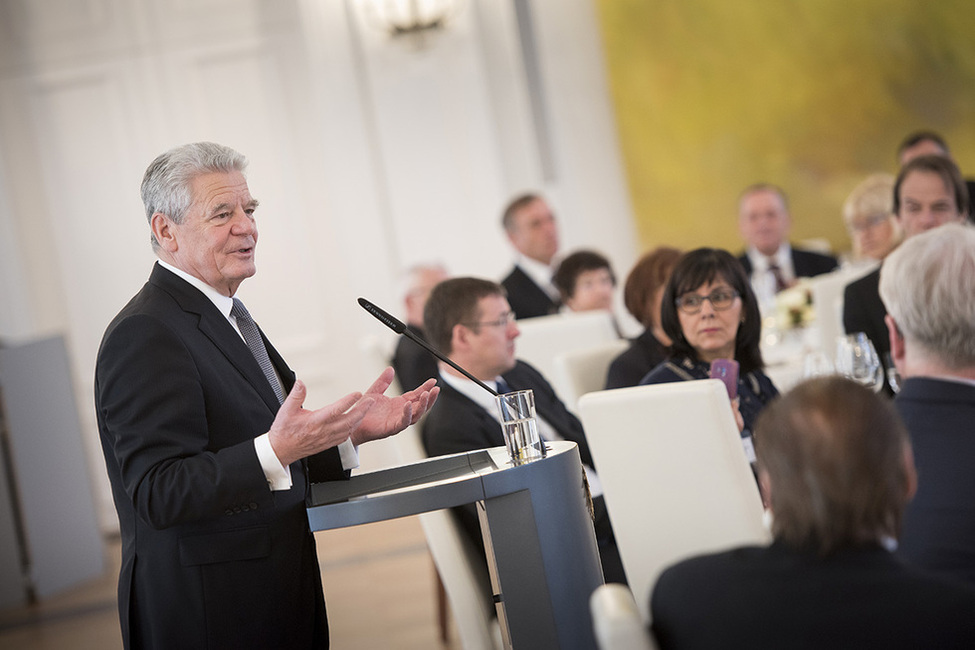 Bundespräsident Joachim Gauck hält eine Rede im Großen Saal von Schloss Bellevue zu Ehren engagierter Bürgerinnen und Bürger anlässlich des Neujahrsempfangs des Bundespräsidenten 2017