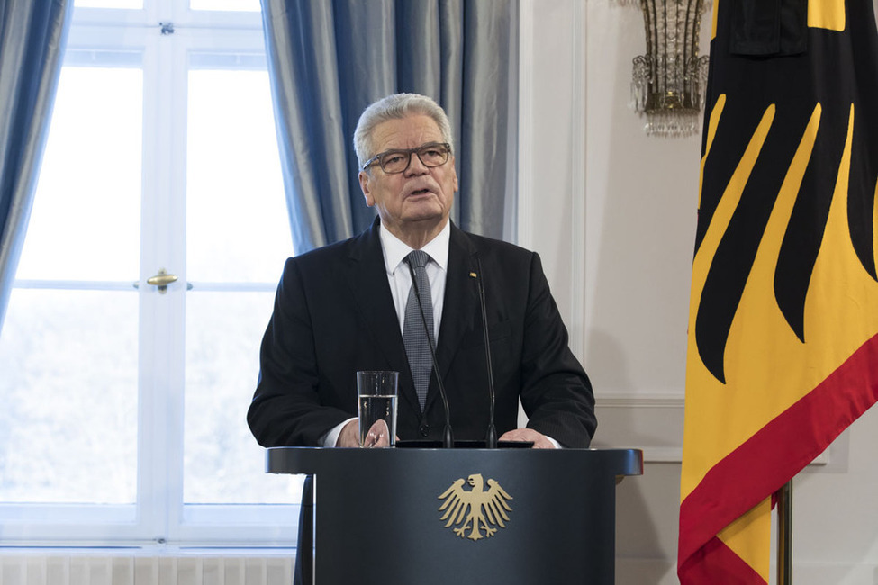 Bundespräsident Joachim Gauck gibt ein Pressestatament im Langhanssaal von Schloss Bellevue anlässlich des Todes von Bundespräsident a.D. Roman Herzog