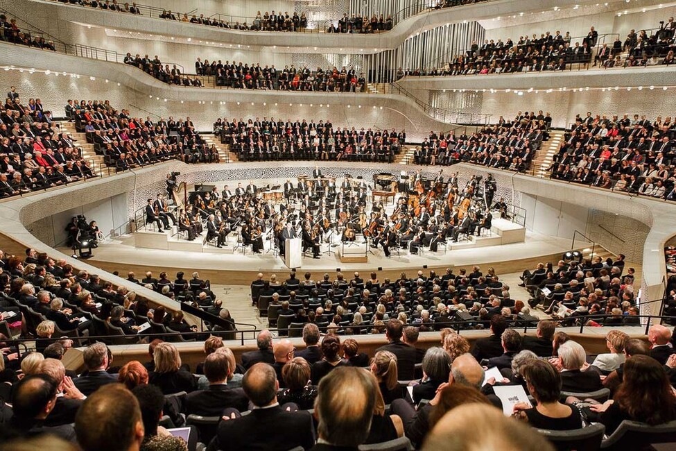 Bundespräsident Joachim Gauck hält eine Ansprache im Großen Saal der Elbphilharmonie anlässlich des Festakts zur der Eröffnung in Hamburg 