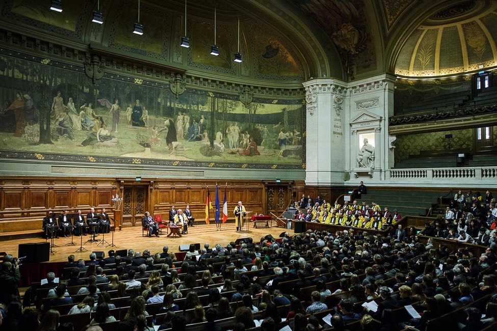 Bundespräsident Joachim Gauck hält eine Rede beim Festakt anlässlich der Verleihung der Ehrendoktorwürde im Grand Amphithéâtre der Universität Paris-Sorbonne während des Besuchs in der Französischen Republik