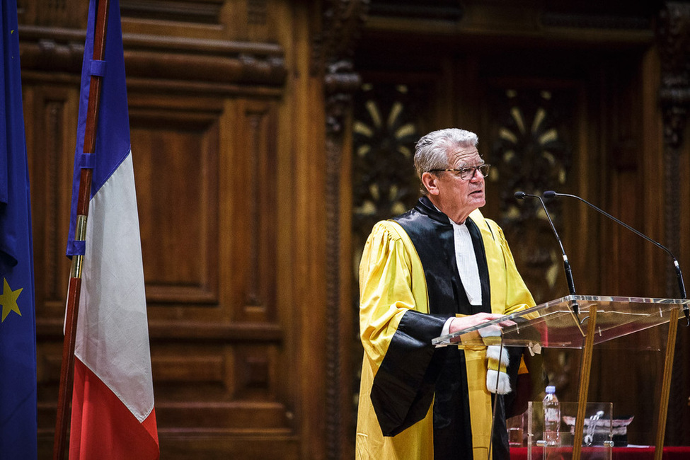 Bundespräsident Joachim Gauck hält eine Rede beim Festakt anlässlich der Verleihung der Ehrendoktorwürde im Grand Amphithéâtre der Universität Paris-Sorbonne während des Besuchs in der Französischen Republik