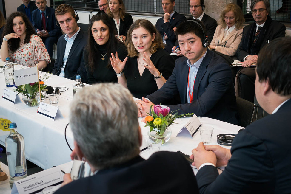 Bundespräsident Joachim Gauck beim Gespräch mit Studierenden der Universität Maastricht anlässlich des Besuchs im Königreich der Niederlande 