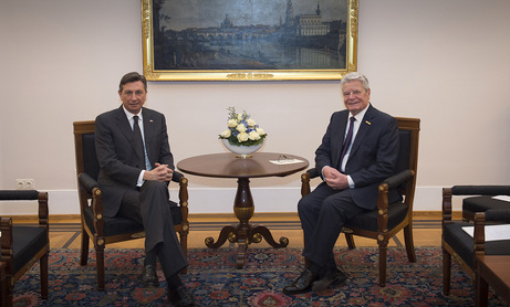 Bundespräsident Joachim Gauck beim Gespräch mit dem Präsidenten der Republik Slowenien, Borut Pahor, im Amtszimmer von Schloss Bellevue 