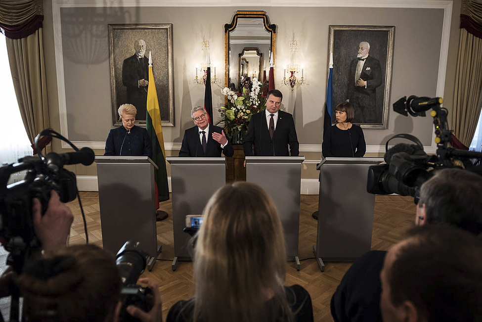 Bundespräsident Joachim Gauck bei einer Pressebegegnung mit den Staatsoberhäuptern der baltischen Staaten im Rigaer Schloss anlässlich des Besuchs in der Republik Lettland