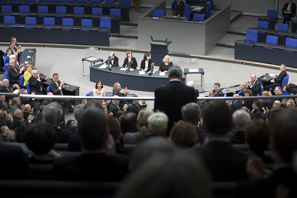 Bundespräsident Joachim Gauck wird mit Applaus bei der 16. Bundesversammlung zur Wahl des Bundespräsidenten im Reichstagsgebäude in Berlin gewürdigt