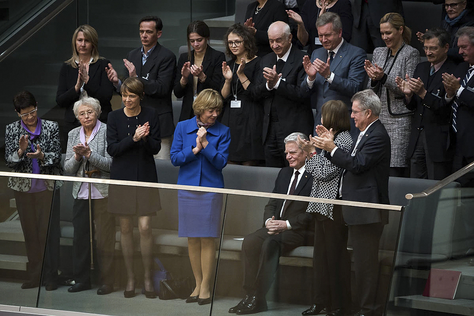 Bundespräsident Joachim Gauck wird mit Applaus bei der 16. Bundesversammlung zur Wahl des Bundespräsidenten im Reichstagsgebäude in Berlin gewürdigt