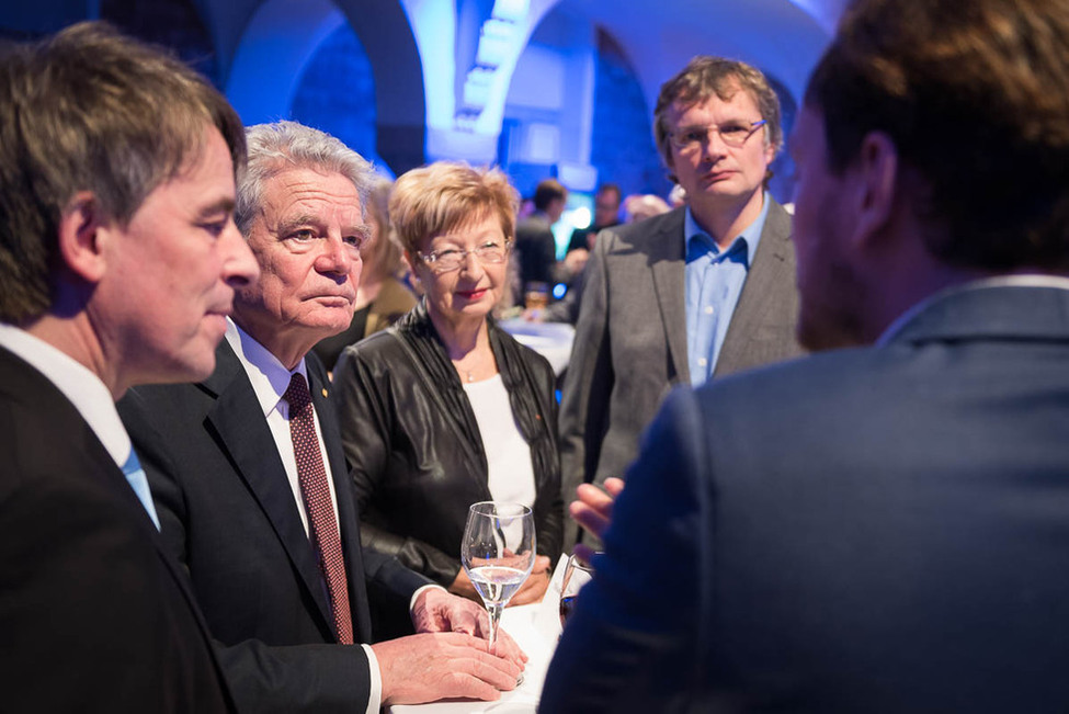 Bundespräsident Joachim Gauck beim Austausch mit Bürgerinnen und Bürgern im Volksbad Jena beim Bürgerempfang anlässlich des Besuchs in Jena  