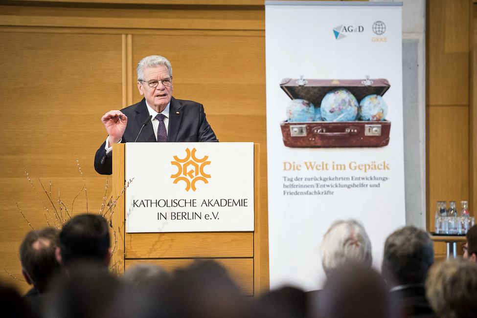 Bundespräsident Joachim Gauck hält eine Ansprache in der Katholischen Akademie anlässlich der Veranstaltung zum 'Tag der zurückkehrenden Entwicklungshelfer und Friedensfachkräfte'