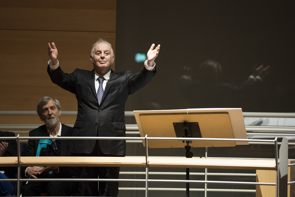 Der Dirigent Daniel Barenboim beim Festkonzert zur Eröffnung des Pierre Boulez Saals in der Barenboim-Said-Akademie 