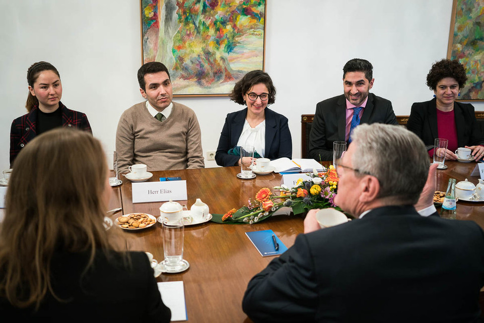 Bundespräsident Joachim Gauck beim Gespräch mit der Redaktion des WDR Online-Portals WDRforyou in der Villa Hammerschmidt anlässlich seines Besuchs in der Bundesstadt Bonn 