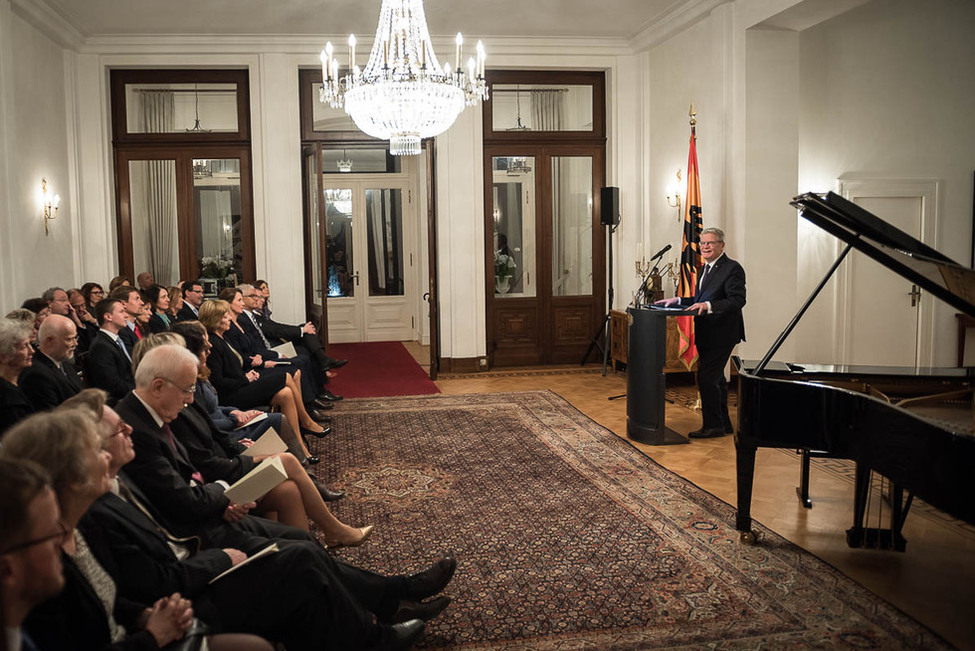 Bundespräsident Joachim Gauck bei seiner Ansprache anlässlich des Kulturabends zu Robert und Clara Schumann in der Villa Hammerschmidt in Bonn 