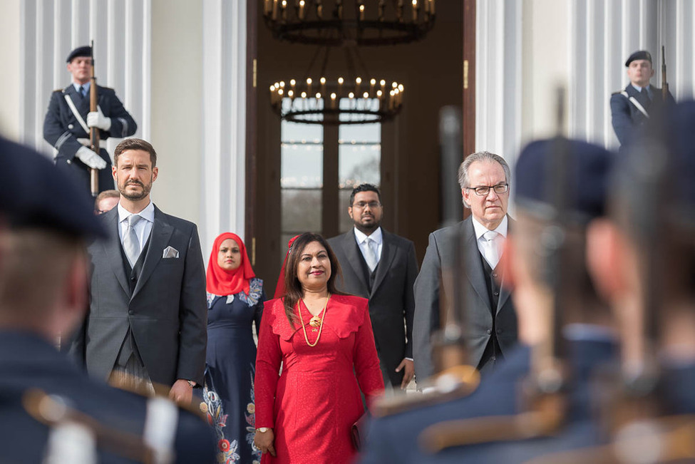  Kleines militärisches Zeremoniell für die Botschafterin der Republik Malediven, Jameela Ali Khalid, im Ehrenhof anlässlich der Akkreditierung von Botschaftern